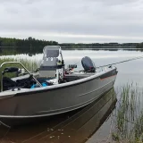 Ammattimainen Buster-kalastusvene ja upeat maisemat Saimaalla.